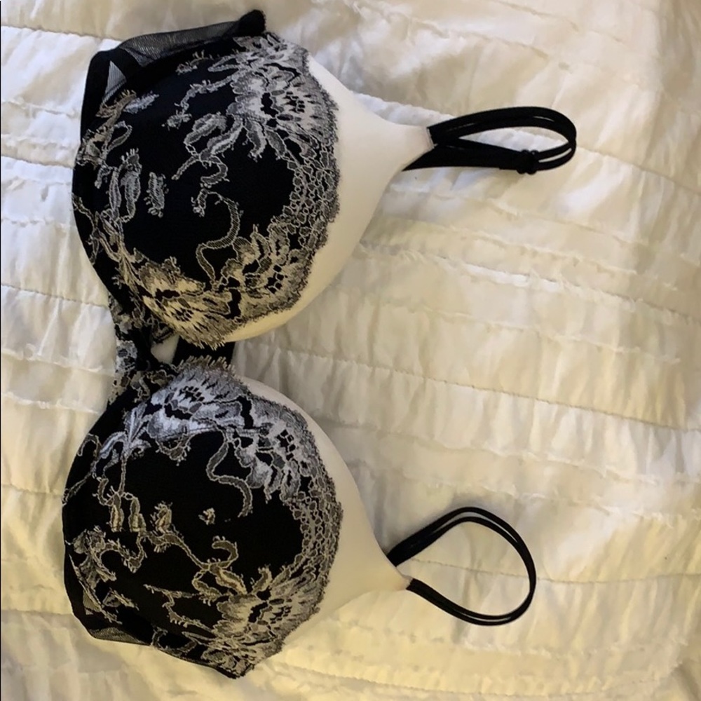 Victoria’s Secret Bombshell Plunge 36B